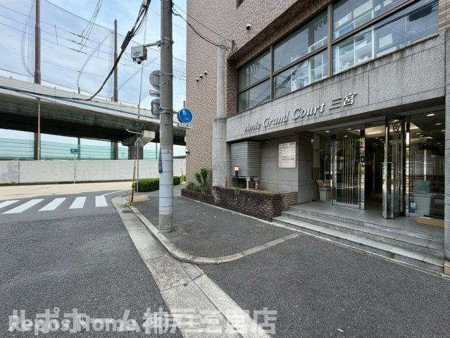 アミーグランコート三宮のエントランス