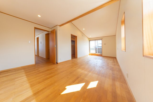 鈴鹿市磯山1丁目の洋室