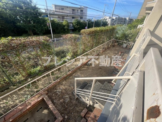 渦ヶ森コーポ7号棟の庭