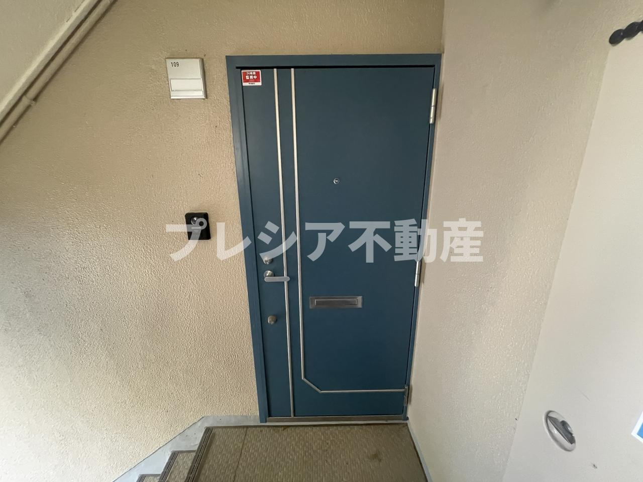 渦ヶ森コーポ7号棟の玄関