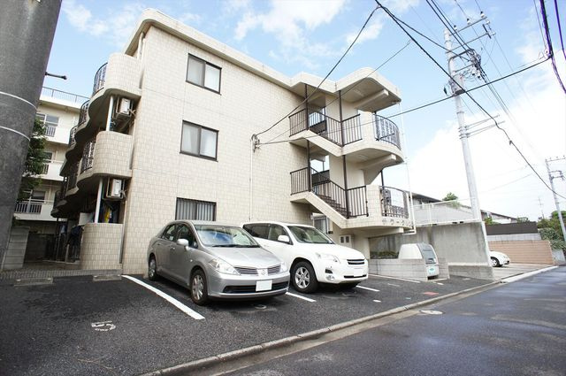 サワークレストの外観|駅前の住宅地にあります