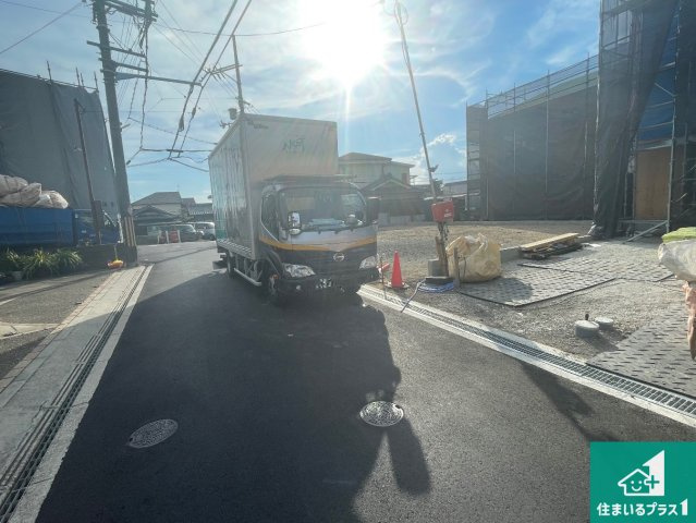 ■枚方市招提元町　第10期　新築一戸建ての前面道路含む現地写真|周辺は落ち着いた街並みの住宅地！子育てがしやすい住環境です！まだ未完成ですが、現地でしかわからない事もございます。是非一度ご覧ください。