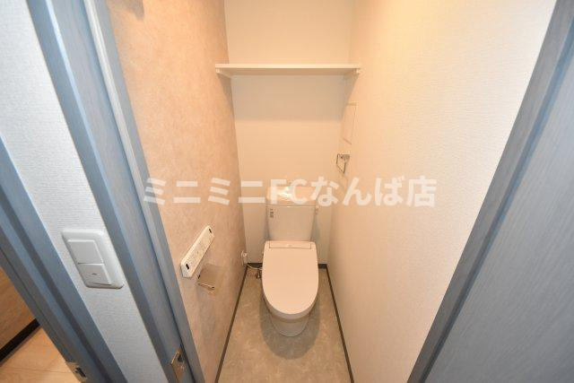 Alivis桜川　家具付きのトイレ