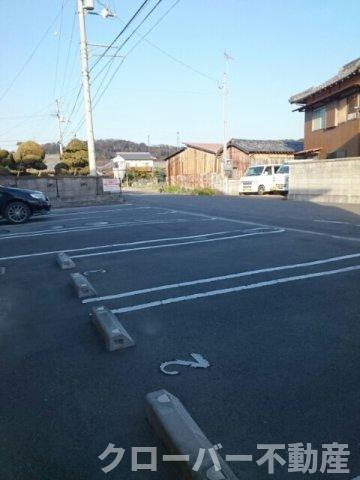 ヴィラ・コスモの駐車場
