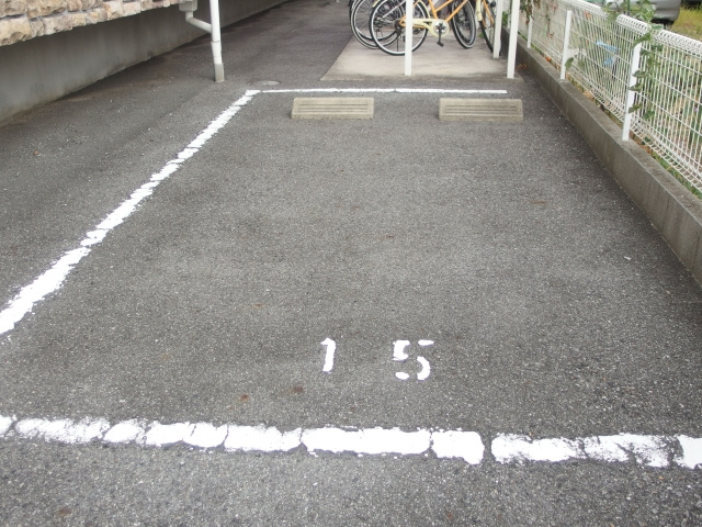 リブエステート井田の駐車場