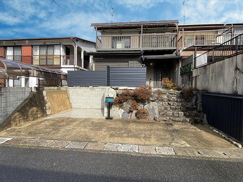 岩倉中在地町中古テラスの外観