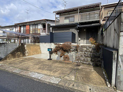 岩倉中在地町中古テラスの外観