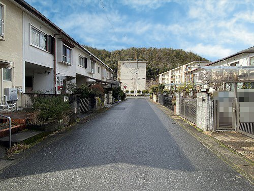 岩倉中在地町中古テラスの前面道路含む現地写真