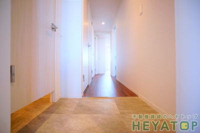 【内装】 | ヴィルクレア桜山 | シューズインクローク付き玄関（同仕様写真）