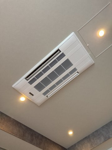 アクシア青山の冷暖房・空調設備|ビルトインエアコン（リビング）