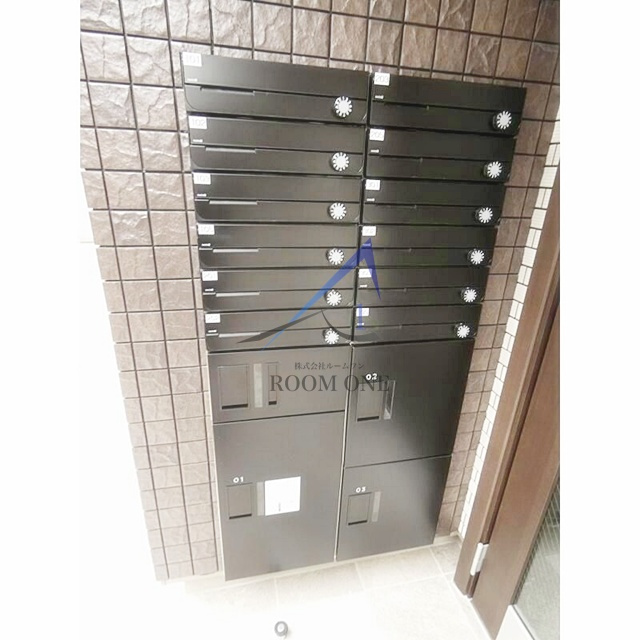 サングレイスⅢのその他共用部分|集合ポストと宅配ボックスです。