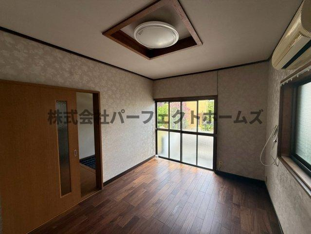 星丘2丁目戸建　賃貸の洋室|コンパクトで使いやすい洋室です