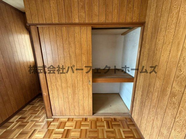 星丘2丁目戸建　賃貸の収納|こまごまとしたものを収納できそうですね