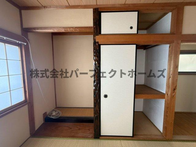 星丘2丁目戸建　賃貸の収納|こまごまとしたものを収納できそうですね