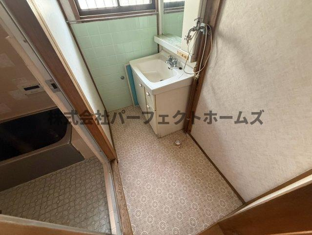 星丘2丁目戸建　賃貸の洗面所|脱衣スペースもあります
