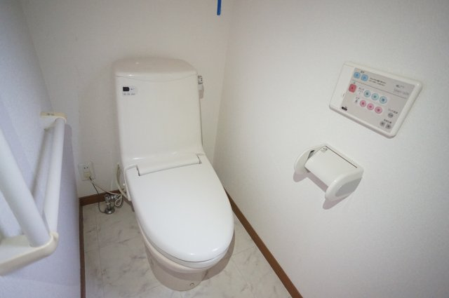 宝塚＊月見山１丁目戸建貸家のトイレ