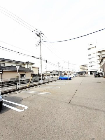 グレイスガーデン東鳥生　Ⅰの駐車場