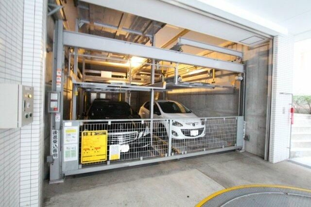 プラウドフラット神楽坂Ⅱの駐車場
