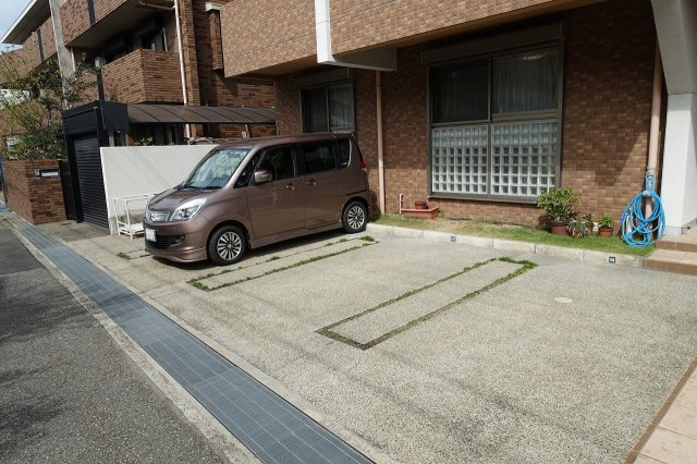 ジョイフルハイツ五番館の駐車場