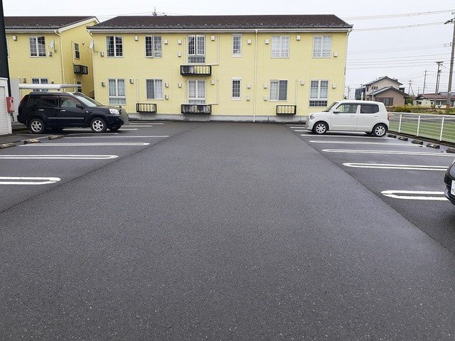 ヒラソールＢの駐車場