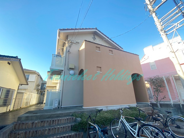 藤沢市鵠沼海岸５丁目のアパートの外観