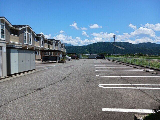 サン・フィールド　Ⅱの駐車場