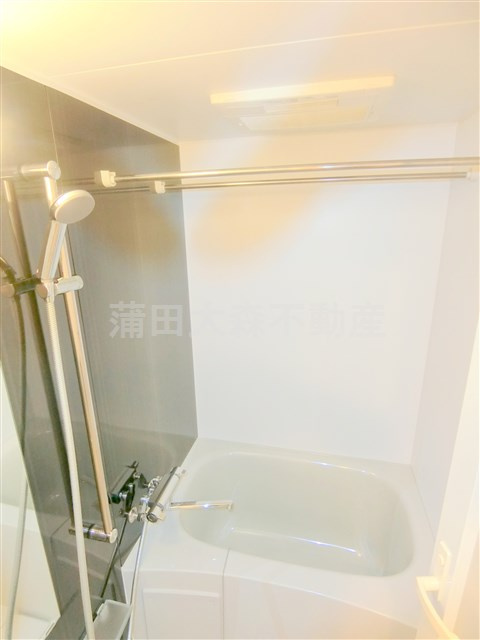 コンフォリア蒲田の浴室