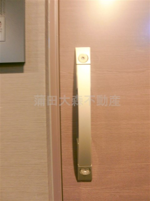 コンフォリア蒲田の玄関