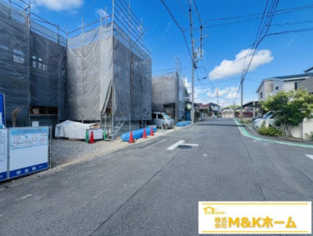 半田市岩滑高山町3丁目　全2棟　1号棟の前面道路含む現地写真|R8.8.7撮影　間口約9.9ｍ！