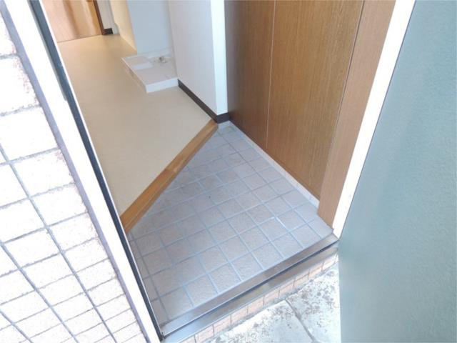 川崎市多摩区菅北浦３丁目の賃貸マンションの玄関|玄関から室内へ（他室参照）