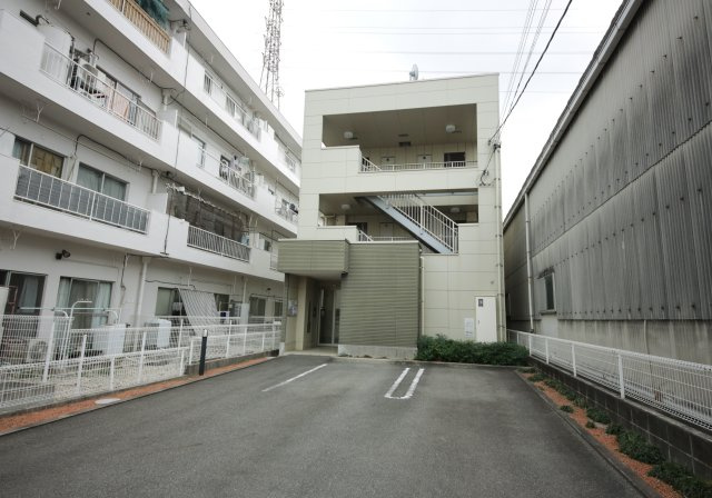 セトル　フィオーレの駐車場