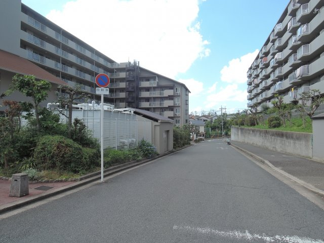 藤和コアティ高槻ハイタウンC号棟の周辺