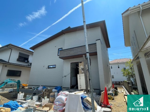 川西市水明台　新築一戸建ての外観|周辺は落ち着いた街並みの住宅地！子育てがしやすい住環境です！まだ未完成ですが、現地でしかわからない事もございます。是非一度ご覧ください。