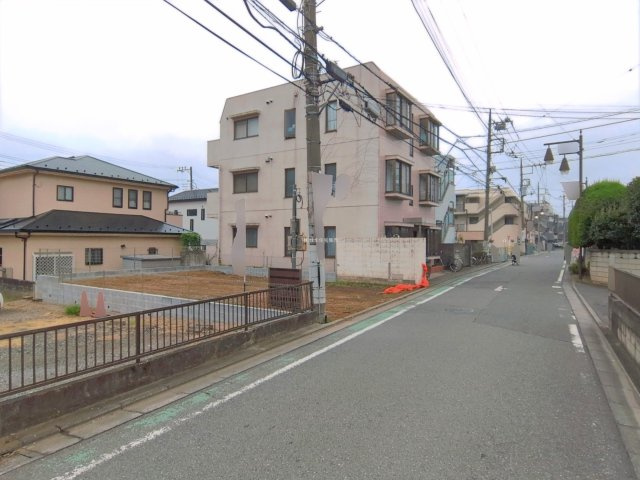 富士見市鶴瀬東２丁目の新築一戸建の前面道路含む現地写真|北西側約5m公道です。