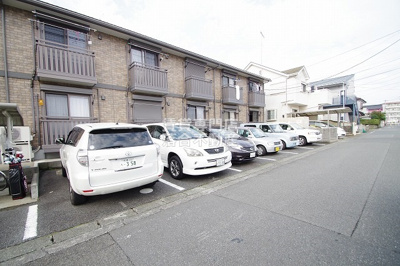 【駐車場】 | メルヴェーユ橋本 | 敷地内駐車場完備