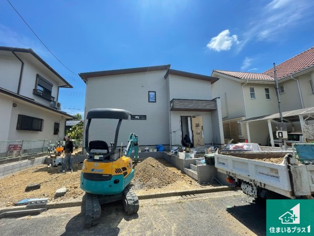 ■川西市水明台　新築一戸建ての外観|周辺は落ち着いた街並みの住宅地！子育てがしやすい住環境です！まだ未完成ですが、現地でしかわからない事もございます。是非一度ご覧ください。