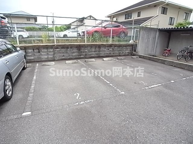 住吉ガーデンの駐車場|駐車場があるので、車を買う予定の方も安心です