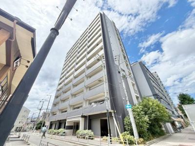 【外観】 | ブラームス長居 | ファミリーマートまで徒歩２分♪サンドラッグまで徒歩８分♪お買い物に便利な立地ですね！