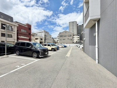 【駐車場】 | ブラームス長居 | エレベーターありますよ】荷物が多い日も楽々にお部屋に持っていけますね！