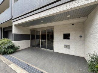 【エントランス】 | ブラームス長居 | セキュリティー面も安心のオートロック付きのマンションです。自動ドアも完備しております。
