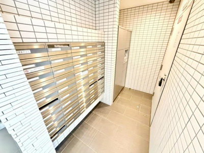 【設備】 | ブラームス長居 | 郵便ポストも屋内で管理されており気持ちよくお使いいただけます。セキュリティー面も充実しています。