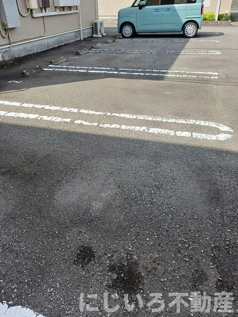 ライトブレスBの駐車場