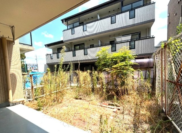よもぎ台マンションの庭