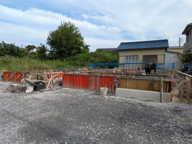 リナージュ常滑市長間01期　2号棟の前面道路含む現地写真|●○前面道路○●