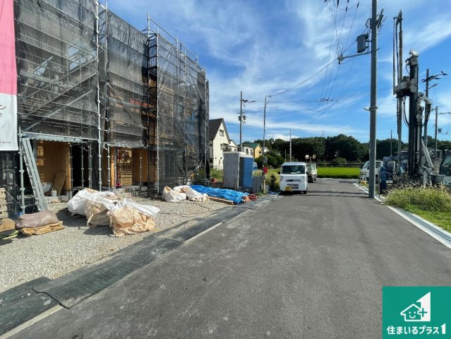 寝屋川市河北中町　第8期　新築一戸建ての前面道路含む現地写真|周辺は落ち着いた街並みの住宅地！子育てがしやすい住環境です！まだ未完成ですが、現地でしかわからない事もございます。是非一度ご覧ください。