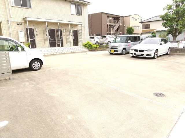 プランドール鳴尾の駐車場