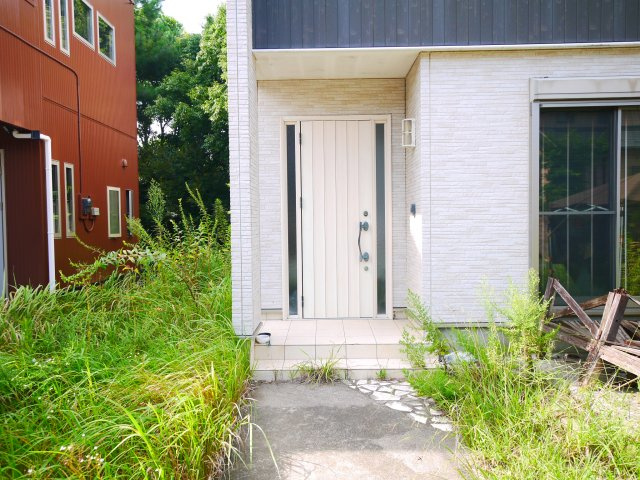 山武市美杉野　中古戸建の玄関|平成19年4月築 ２LDK リビング約24帖 リビング吹抜 駐車2台温泉施設さんぶの森元気館徒歩5分