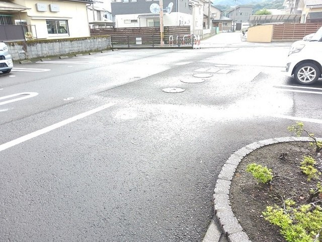 【駐車場】