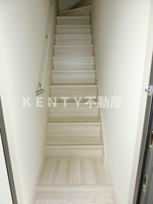 【玄関】 | タウンハウス大森 | 収納もある玄関です