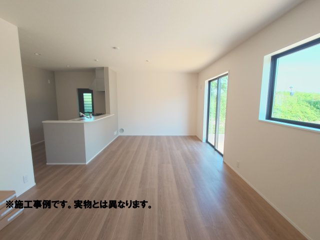 リーブルガーデン善通寺市原田町第四◇2026年度補助金対象の長期優良住宅です！の居間・リビング|リビング完成予想図
広いリビングは、食事、くつろぎ、子どもの遊び場、在宅ワークなどを一つの空間で両立しやすいです。家具配置の自由度も高く、暮らし方の変化に対応しやすいです。